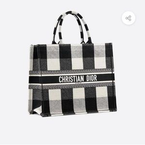 Meet your Posher, Renata